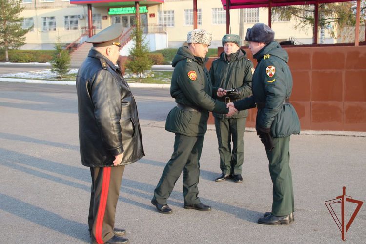 В Пермском военном институте Росгвардии прошли торжественные мероприятия, посвященные празднованию 42-й годовщины со дня образования