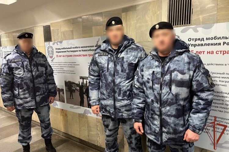 Открылась фотовыставка о спецназе Росгвардии в новосибирском метрополитене