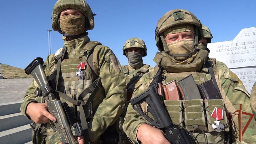 Военнослужащим подразделений разведки и спецназа Росгвардии вручили государственные награды в ДНР (Видео)