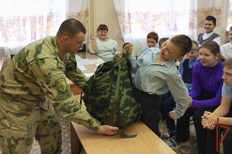 Росгвардия провела на Урале  патриотические мероприятия для подшефных кадет и школьников (видео)