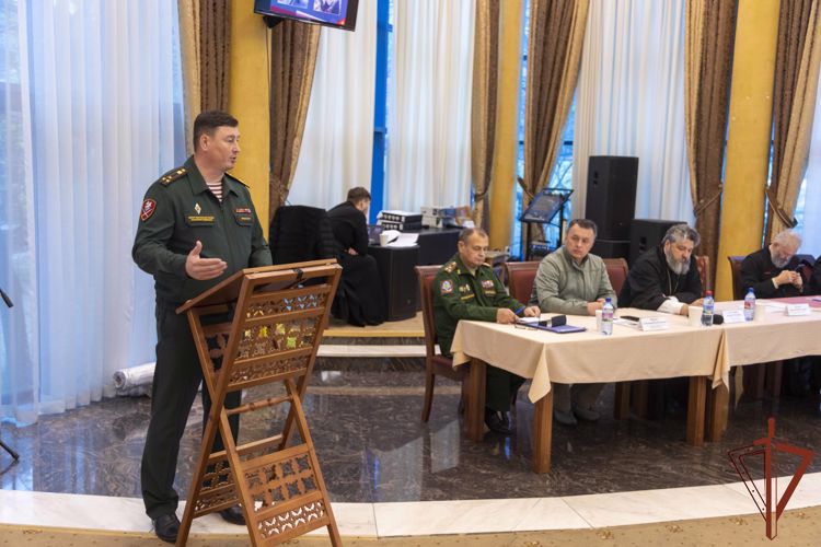 Заместитель командующего Южным округом войск национальной гвардии Российской Федерации выступил перед духовенством в Ростове-на-Дону