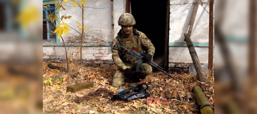 Крупный схрон боеприпасов и противотанковую управляемую ракету обнаружили  росгвардейцы в ДНР (видео)
