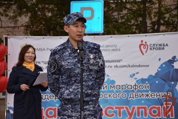 Более 30 росгвардейцев из Элисты и Астрахани стали донорами костного мозга (видео)