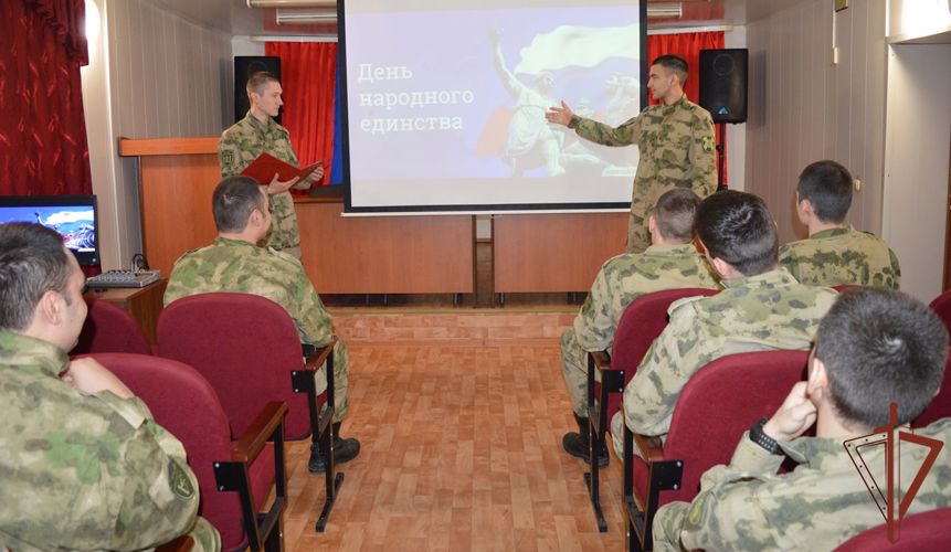 Военнослужащие и сотрудники Уральского округа войск национальной гвардии приняли участие в мероприятиях ко Дню народного единства