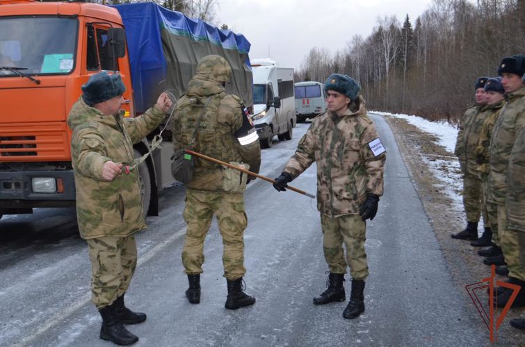 Сбор с начальниками караулов по охране специальных грузов завершился в Уральском округе Росгвардии
