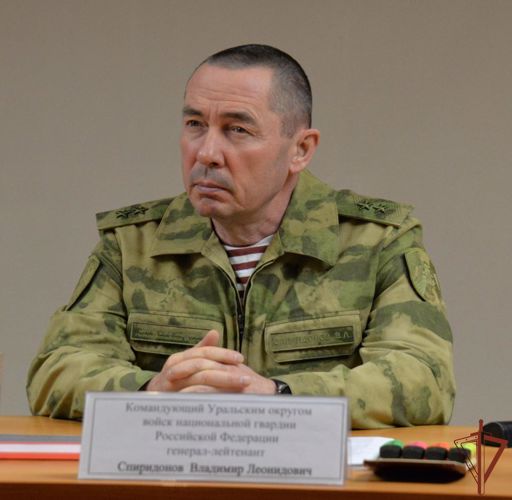 Командующий Уральским округом Росгвардии генерал-лейтенант Владимир Спиридонов проверил дислоцированные в Екатеринбурге подразделения