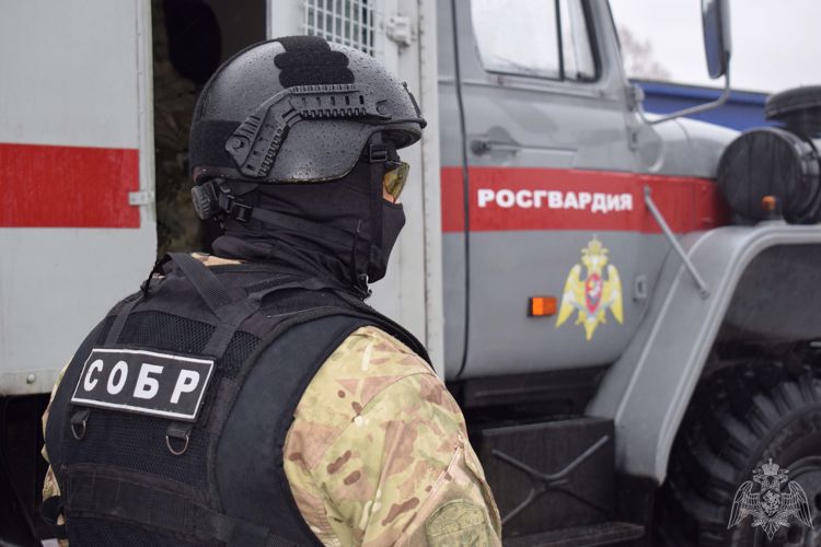 СОБР Росгвардии задержал подозреваемых в мошенничестве в  Новосибирской области