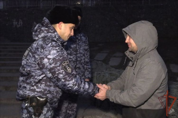 Росгвардейцы совместно с полицейским спасли утопавших в пруду детей в Казани 