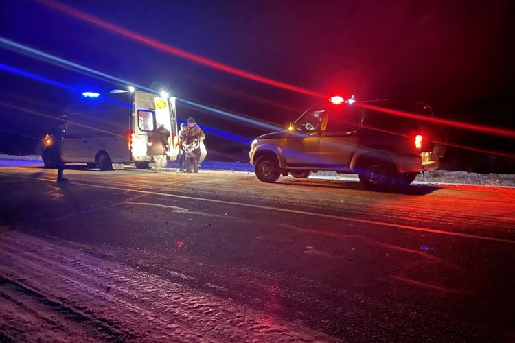 Военнослужащие Росгвардии оказали помощь пострадавшим в ДТП в Республике Тыва