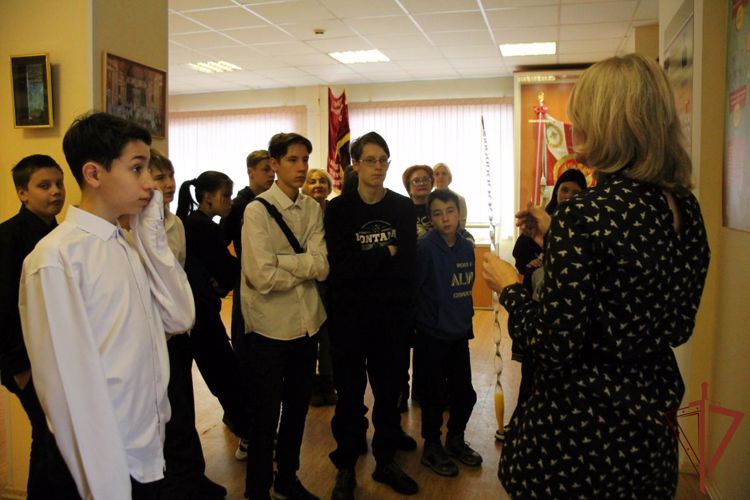 Накануне Дня народного единства представители Росгвардии  провели патриотические встречи с молодежью на Урале