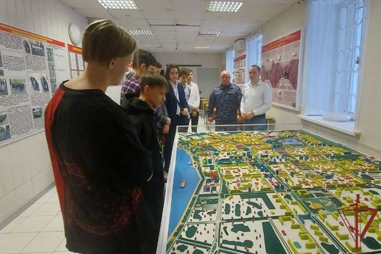 В честь оружейного конструктора Михаила Калашникова росгвардейцы провели мероприятия на Урале
