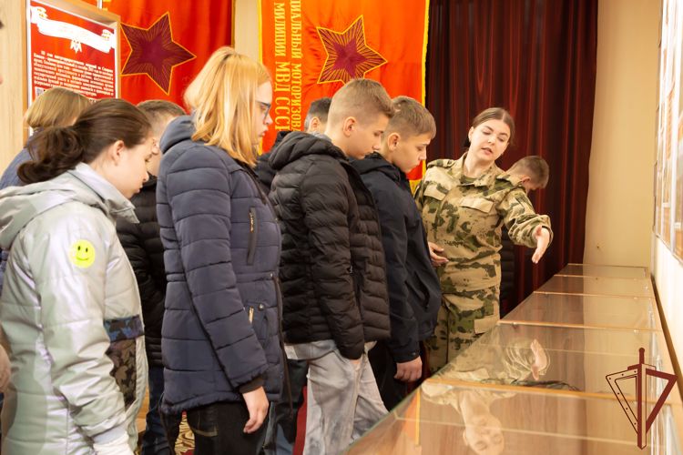 Росгвардейцы провели для воспитанников пятигорского детского дома праздничное мероприятие