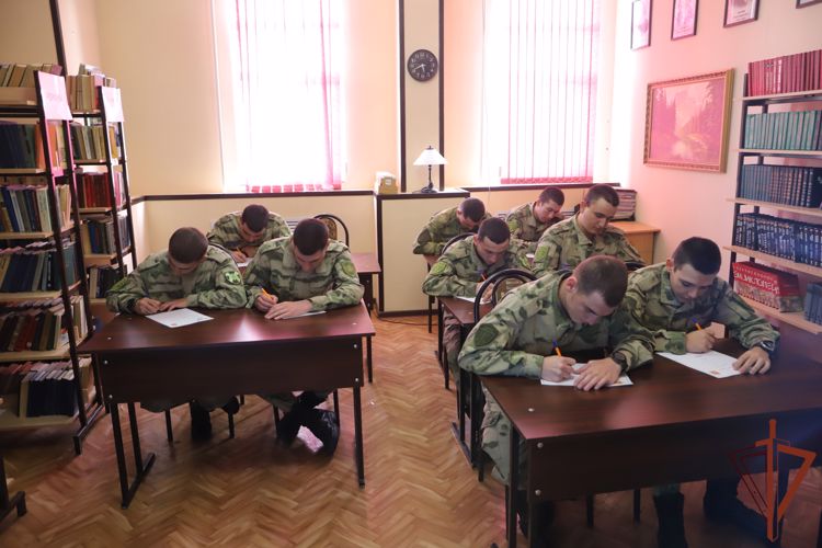 Росгвардейцы поддержали ведомственную акцию ко Дню матери в Чеченской республике.