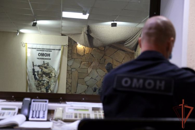 Спецназ Росгвардии задержал подозреваемых в мошенничестве учредителей медцентров в Челябинске