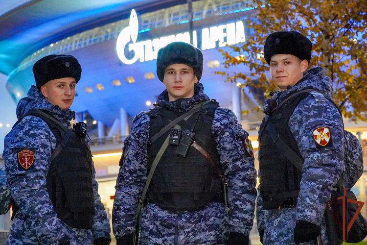 Росгвардейцы обеспечили безопасность футбольного и хоккейного матча в Санкт-Петербурге
