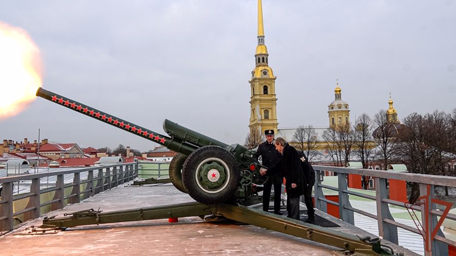 Командующий Северо-Западным округом Росгвардии Герой России генерал-майор Сергей Бураков поздравил ветеранов войск правопорядка