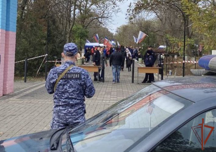 Военнослужащие и сотрудники Южного округа Росгвардии приняли участие в праздновании Дня народного единства