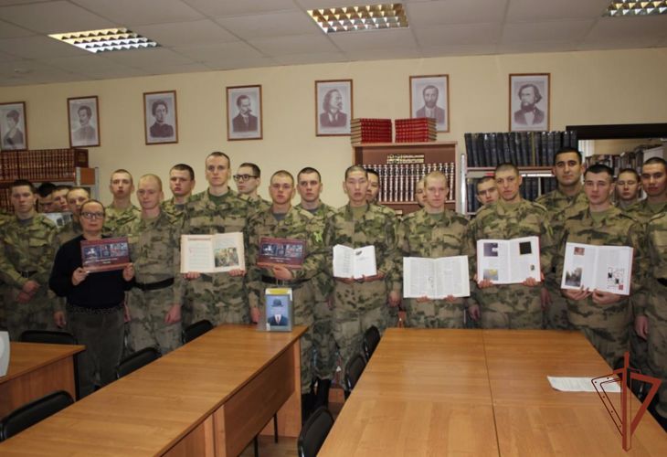Военнослужащие и сотрудники Уральского округа войск национальной гвардии приняли участие в мероприятиях ко Дню народного единства