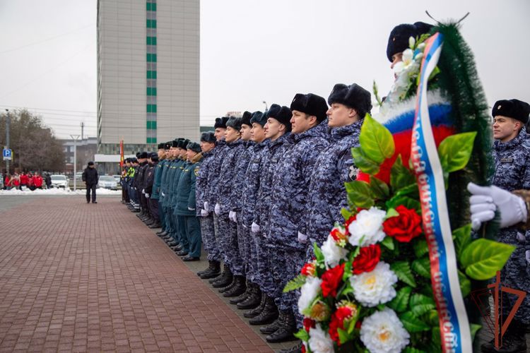 Росгвардейцы почтили память погибших военнослужащих и сотрудников войск правопорядка на Урале