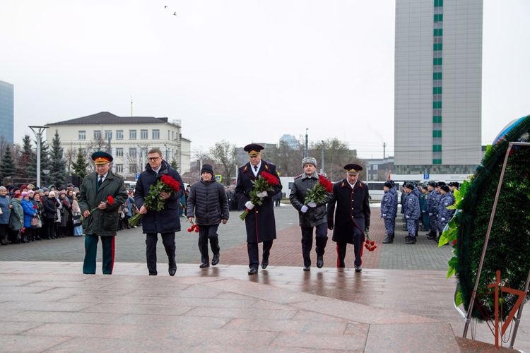Росгвардейцы почтили память погибших военнослужащих и сотрудников войск правопорядка на Урале