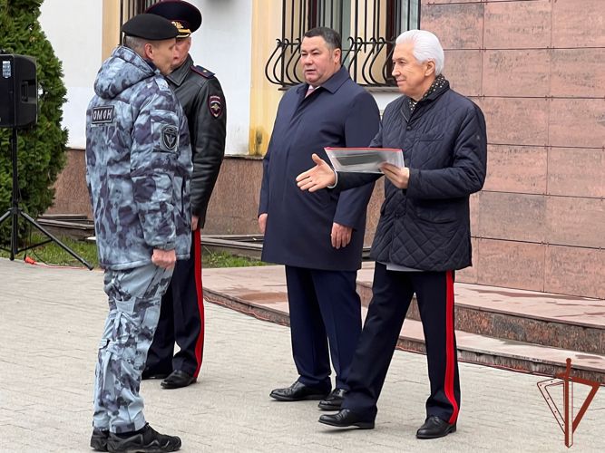 Губернатор Тверской области вручил росгвардейцам ключи от новых автомобилей