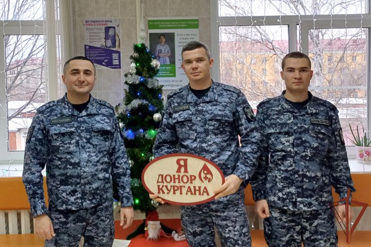 Росгвардейцы в Зауралье сдали донорскую кровь