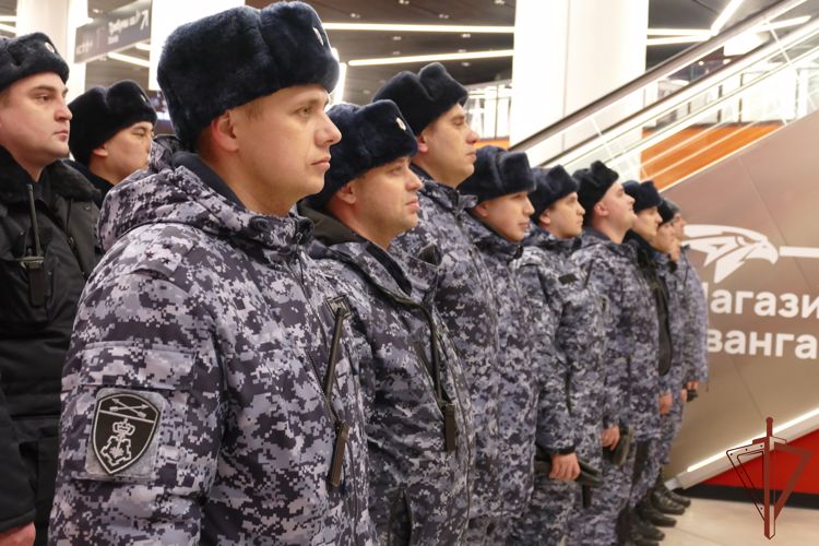 Безопасность массовых мероприятий обеспечили сотрудники Росгвардии в городах Сибири