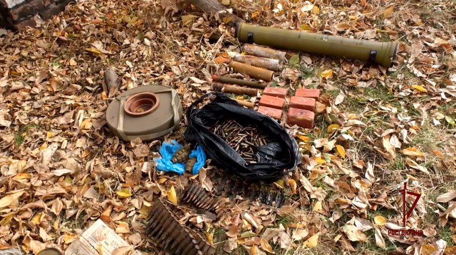 Крупный схрон боеприпасов и противотанковую управляемую ракету обнаружили  росгвардейцы в ДНР (видео)