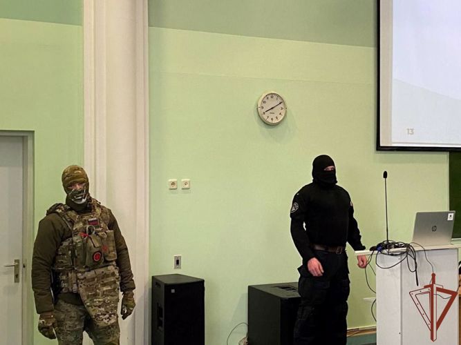 Накануне Дня народного единства представители Росгвардии  провели патриотические встречи с молодежью на Урале