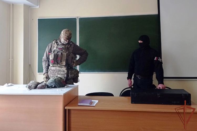 Накануне Дня народного единства представители Росгвардии  провели патриотические встречи с молодежью на Урале