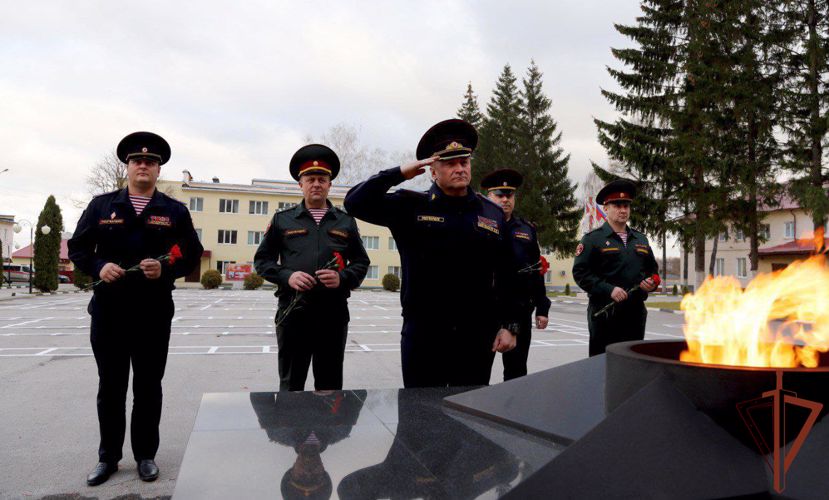 Росгвардейцы почтили память погибших боевых товарищей в Центральной России