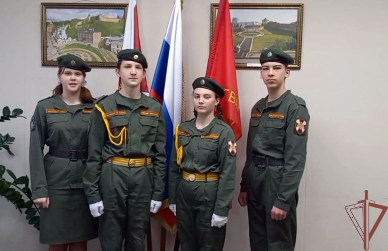 Нижегородские кадеты "Гвардейской смены" Росгвардии поздравили с праздником сотрудников подразделений специального назначения