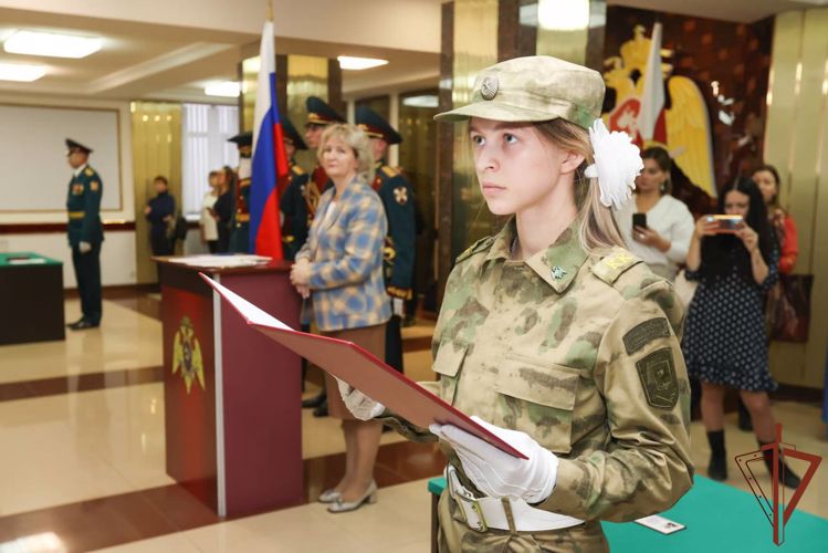 Ученики московского кадетского класса приняли кадетскую клятву в Центральном музее Росгвардии