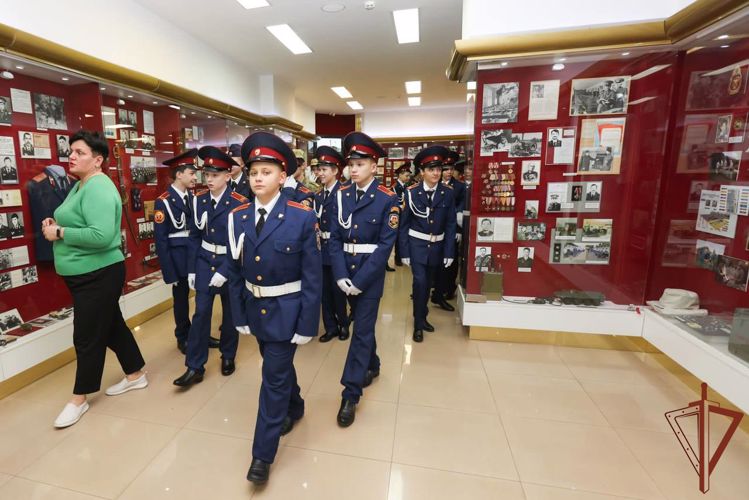Ученики московского кадетского класса приняли кадетскую клятву в Центральном музее Росгвардии