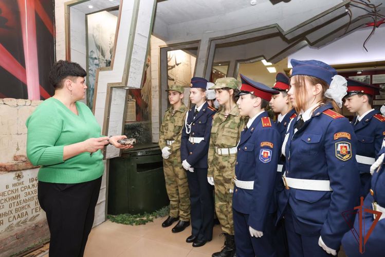 Ученики московского кадетского класса приняли кадетскую клятву в Центральном музее Росгвардии