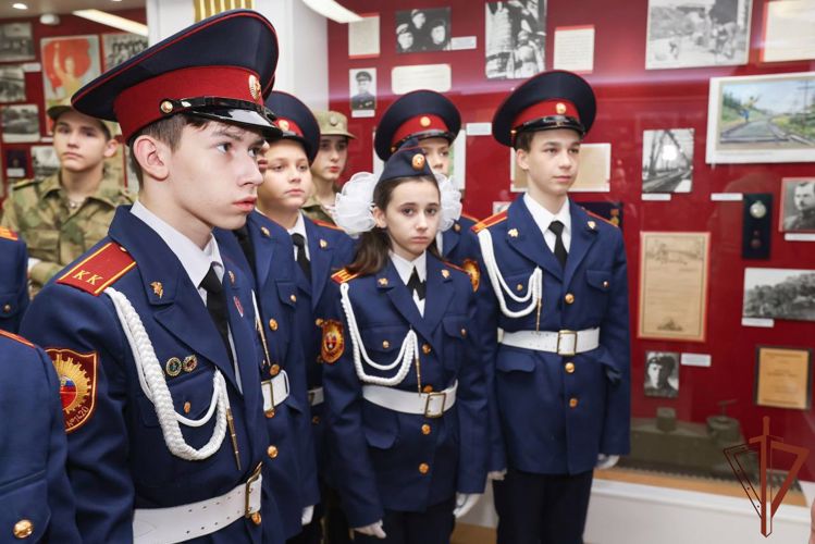 Ученики московского кадетского класса приняли кадетскую клятву в Центральном музее Росгвардии