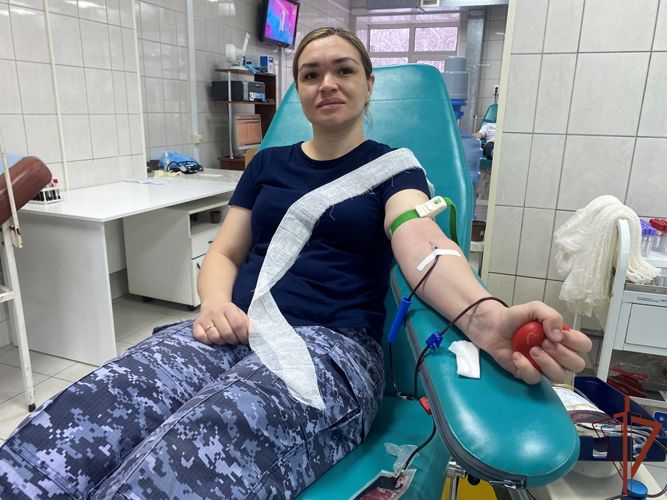 Банк донорской крови медицинских учреждений пополнили росгвардейцы в Сибири