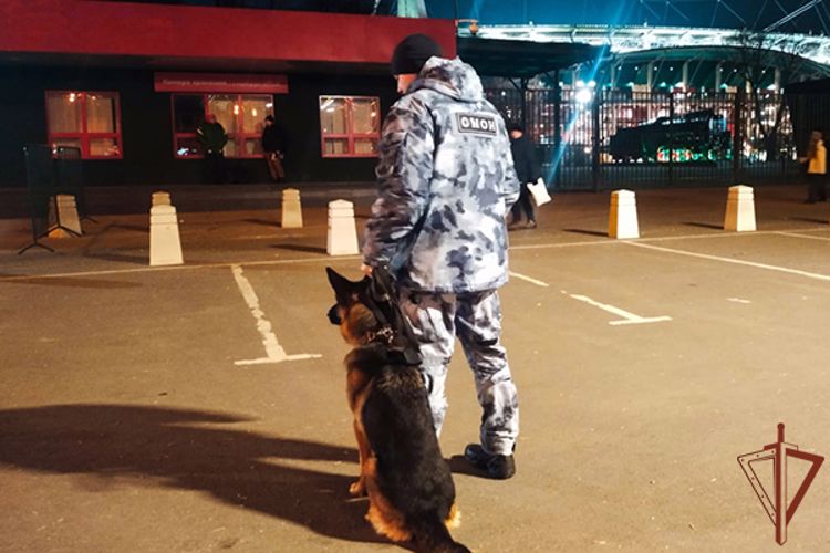 Росгвардейцы обеспечили безопасность на футбольном ретро-матче «Локомотив» - «ЦСКА» в Москве