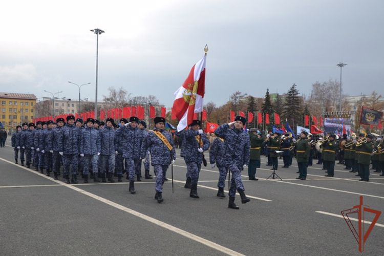 Росгвардейцы приняли участие в Параде Памяти в Самаре 