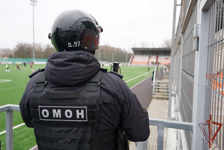 Новгородские росгвардейцы обеспечили безопасность футбольного матча