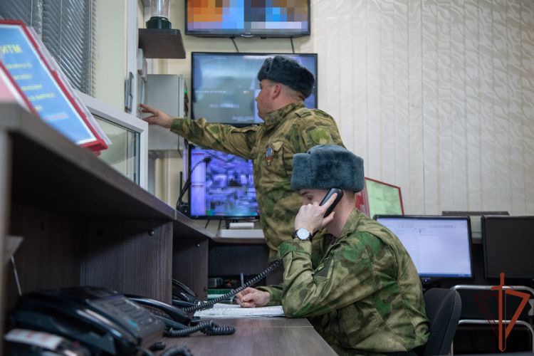 Совместная тренировка Росгвардии и МЧС прошла в Екатеринбурге