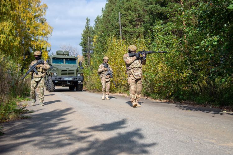 Занятия по огневой и тактико-специальной подготовке сотрудников ОМОН «Таганай» Управления Росгвардии по Челябинской области.