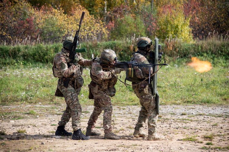 Занятия по огневой и тактико-специальной подготовке сотрудников ОМОН «Таганай» Управления Росгвардии по Челябинской области.