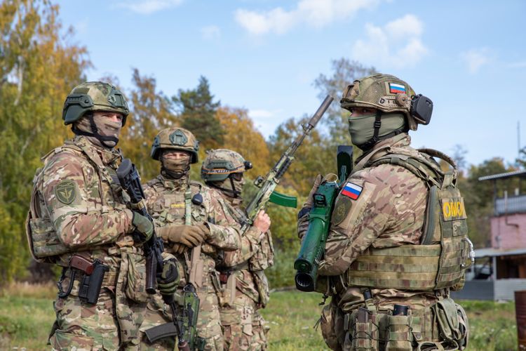 Занятия по огневой и тактико-специальной подготовке сотрудников ОМОН «Таганай» Управления Росгвардии по Челябинской области.