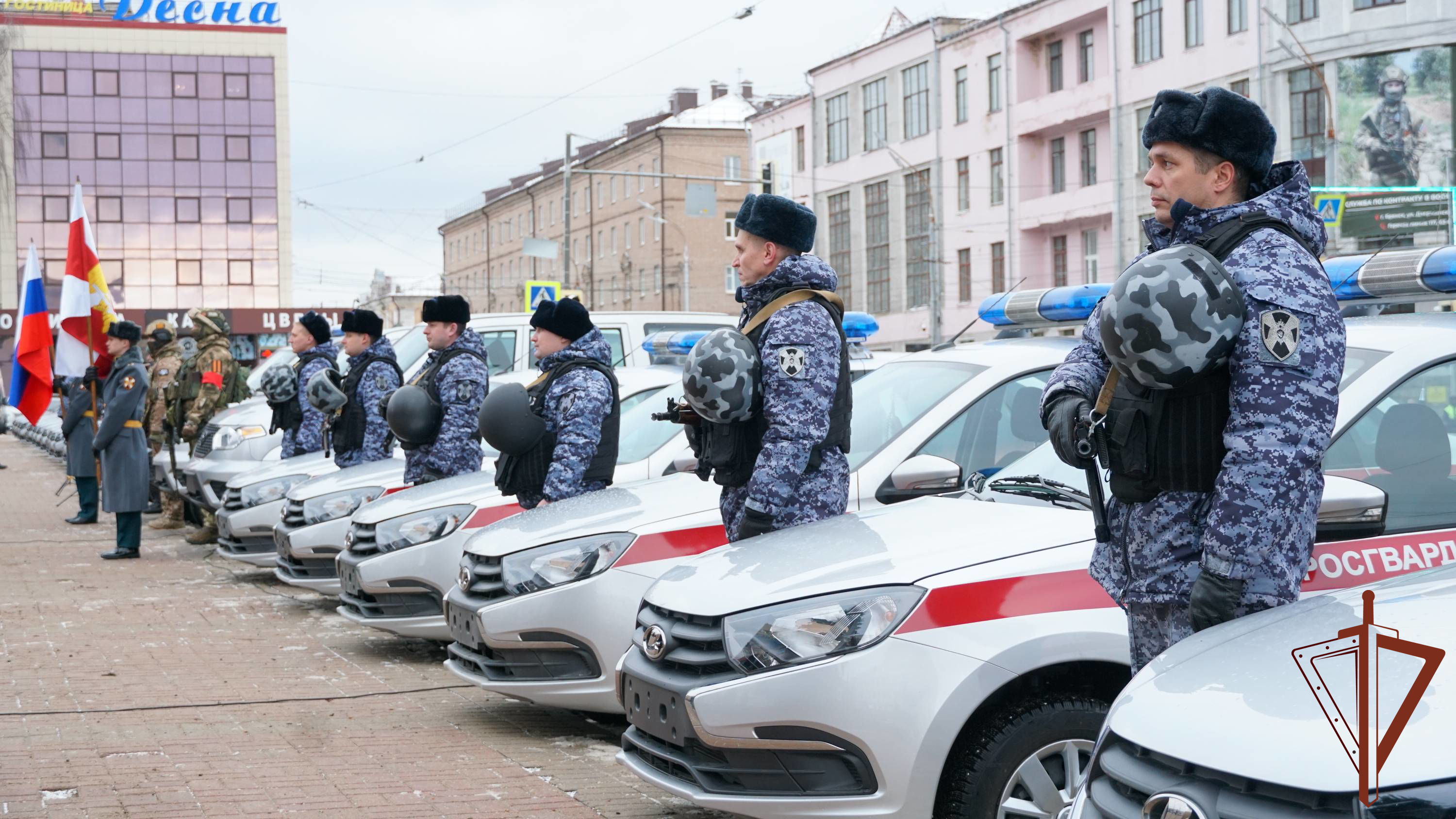 Ключи от новых патрульных автомобилей вручили сотрудникам Росгвардии в Брянске