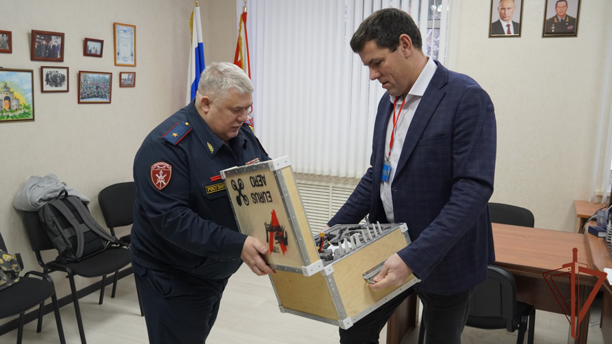 Народный фронт передал Росгвардии беспилотный летательный аппарат во Владимире