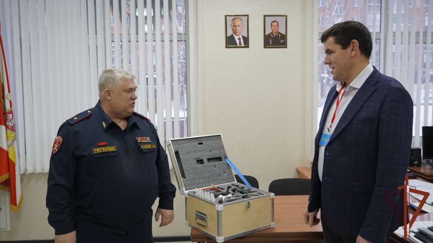 Народный фронт передал Росгвардии беспилотный летательный аппарат во Владимире