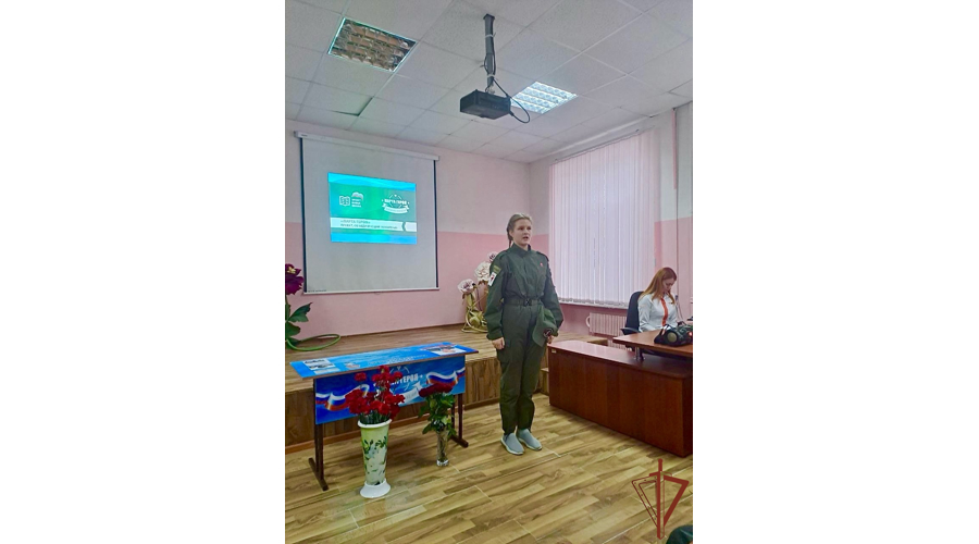 Парты героев в память о сотруднике ОМОН и ветеране Росгвардии открыты в Тамбове и Белгороде 