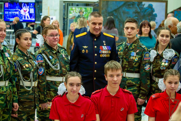 Росгвардейцы приняли участие в мероприятии в честь Дня Героев Отечества в Государственном Кремлевском дворце