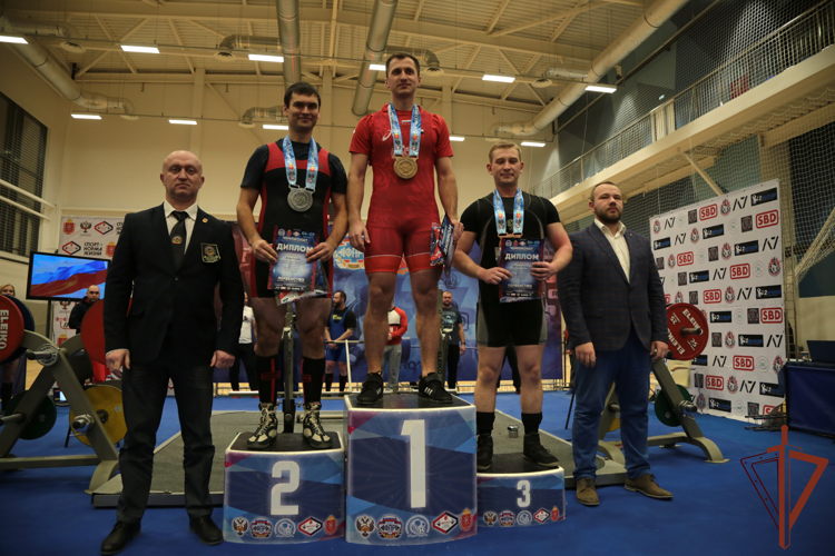 Спортсмен-росгвардеец из Калуги стал чемпионом по пауэрлифтингу